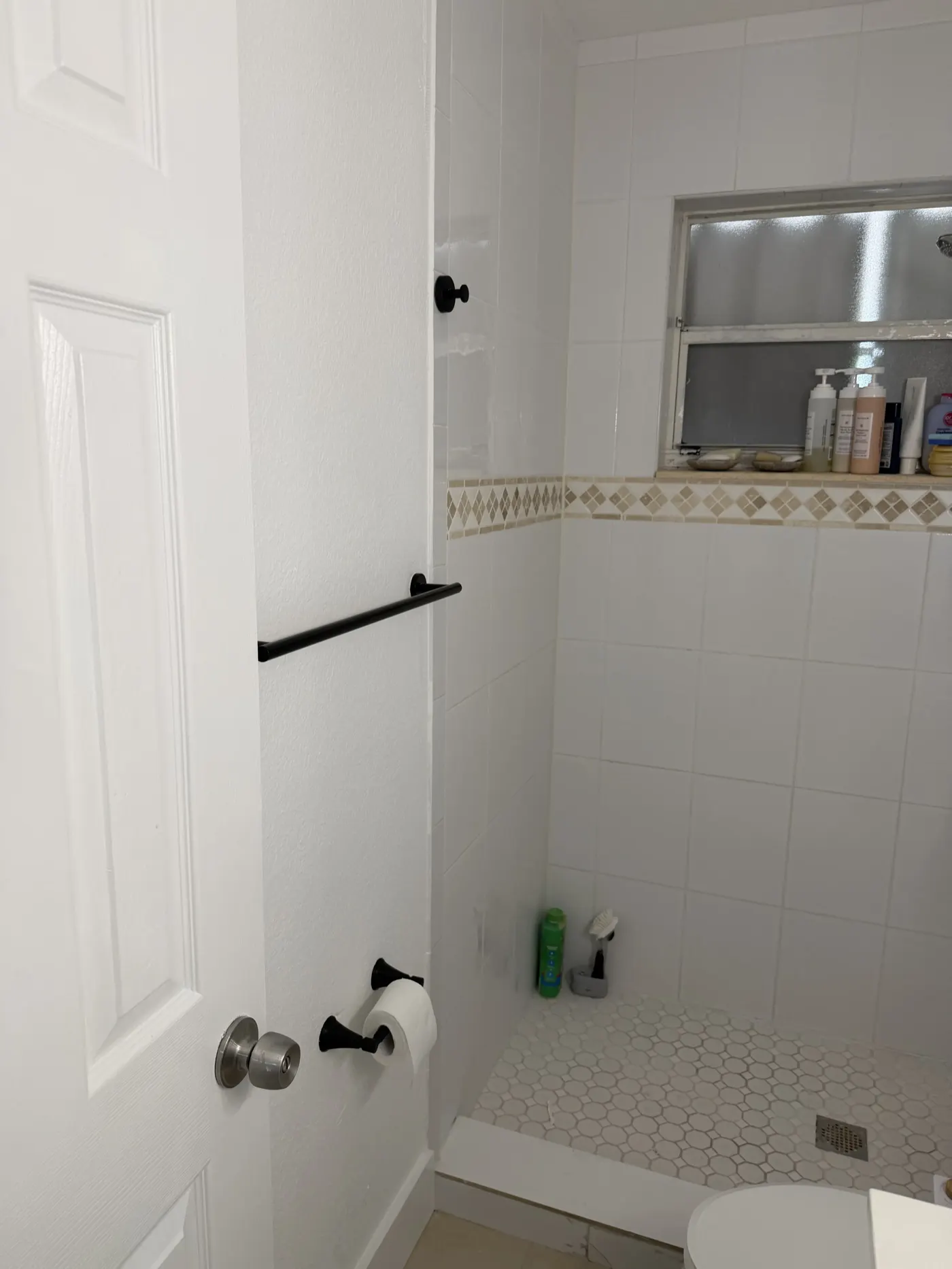 Bathroom shower tile and black fixtures in Homestead, FL